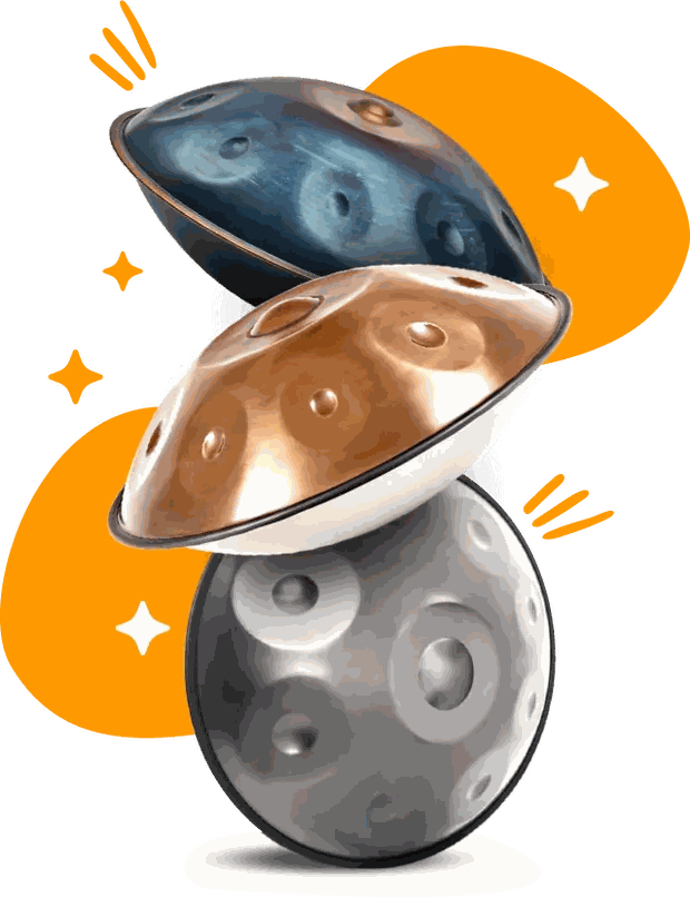 Trois handpans de finitions différentes : acier bleui, cuivre et acier brossé